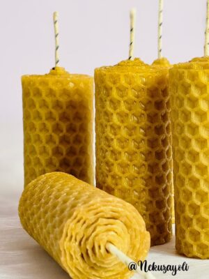 Velas de Cera de Abeja Natural – Set de 12 Piezas de 6 cm cada una.