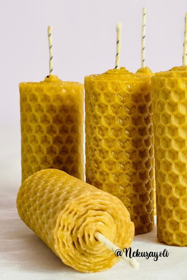 Velas de Cera de Abeja Natural – Set de 12 Piezas de 6 cm cada una.