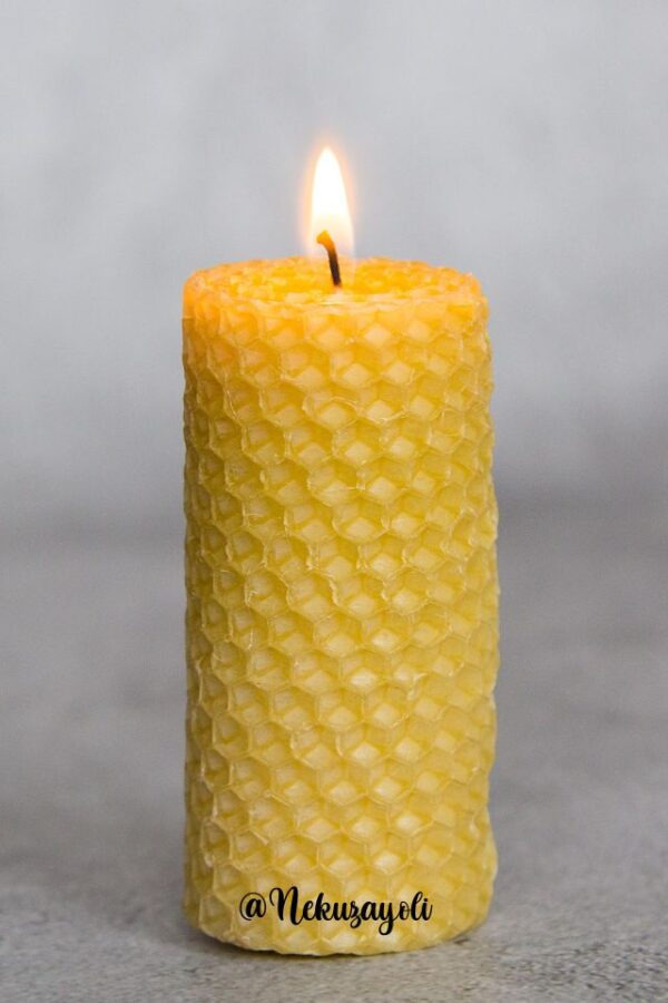Velas de Cera de Abeja Natural – Set de 12 Piezas de 6 cm cada una.